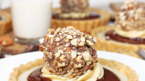Schokolade Ferrero Roche Kuchen mit Kaffee und Mandel | Pear and almond cake,  Almond cakes, Ferrero rocher cake